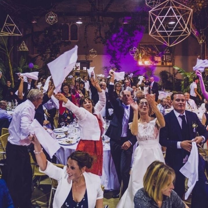 Groupe de personne qui danse